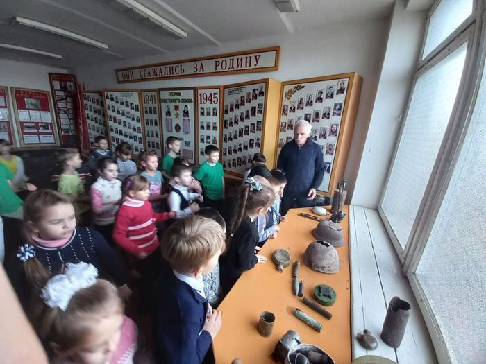 экспонаты школьного музея Боевой Славы